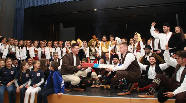 Некада у част великог државног празника - Дана Републике, данас у име добрих старих времена: Велика јесења приредба уз српско коло у Шварцвалду